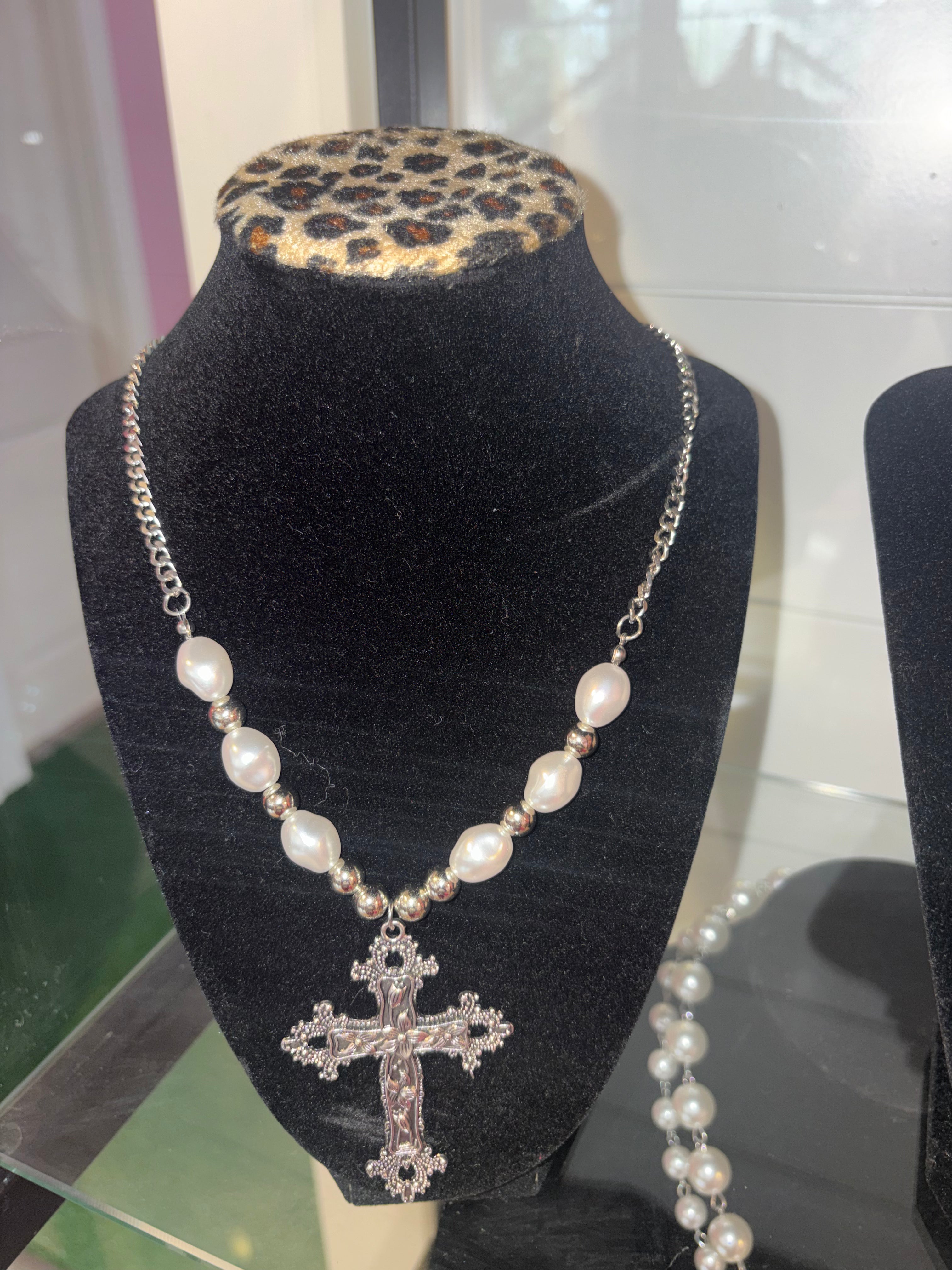 Single Cross Necklace ⚔️
